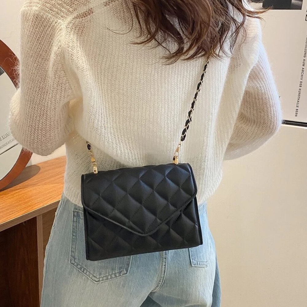 Luxe Black Chain Crossbody Shoulder Bag - Picture 3 of 6